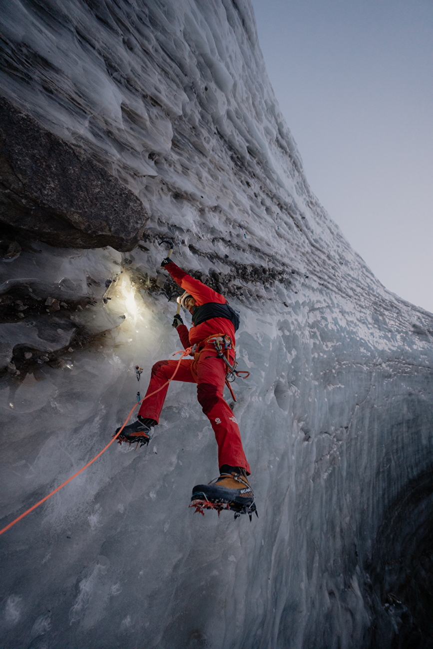 'Anti Gravity', the photography book by Thomas Monsorno and Dani Arnold