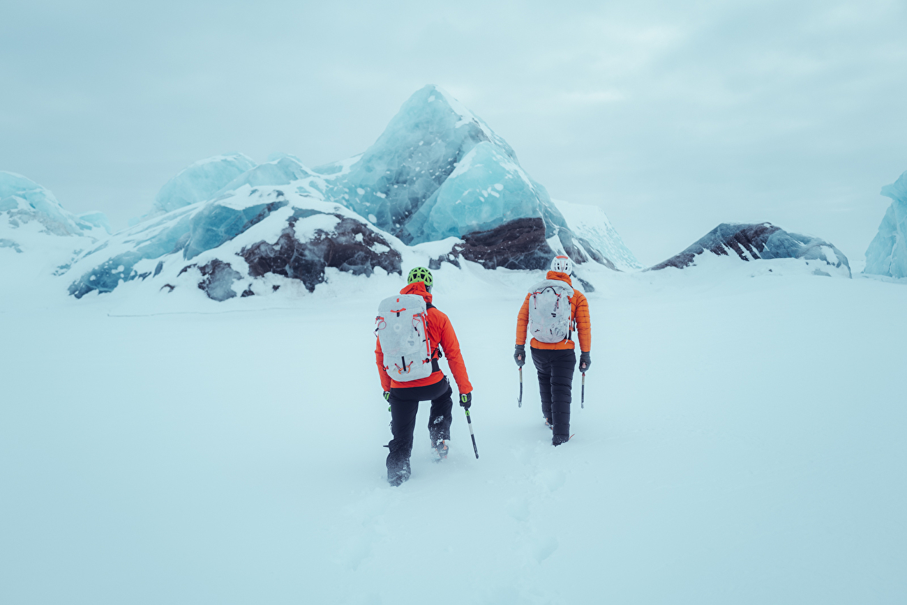 'Anti Gravity', the photography book by Thomas Monsorno and Dani Arnold