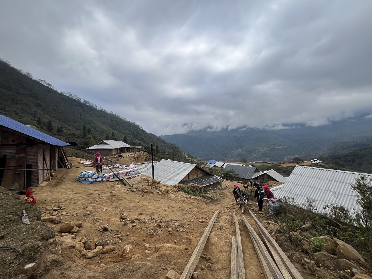 Cu Nhu San, Vietnam Luciano Brucoli, Phan Tuan Vinh, Nguyen Phan Nhat Thanh 