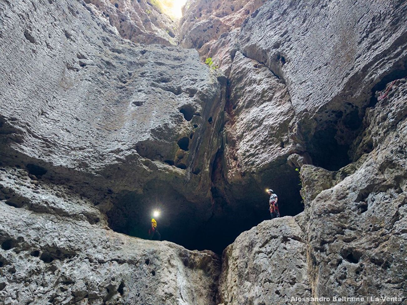 Qanaf Cave, Oman, La Venta