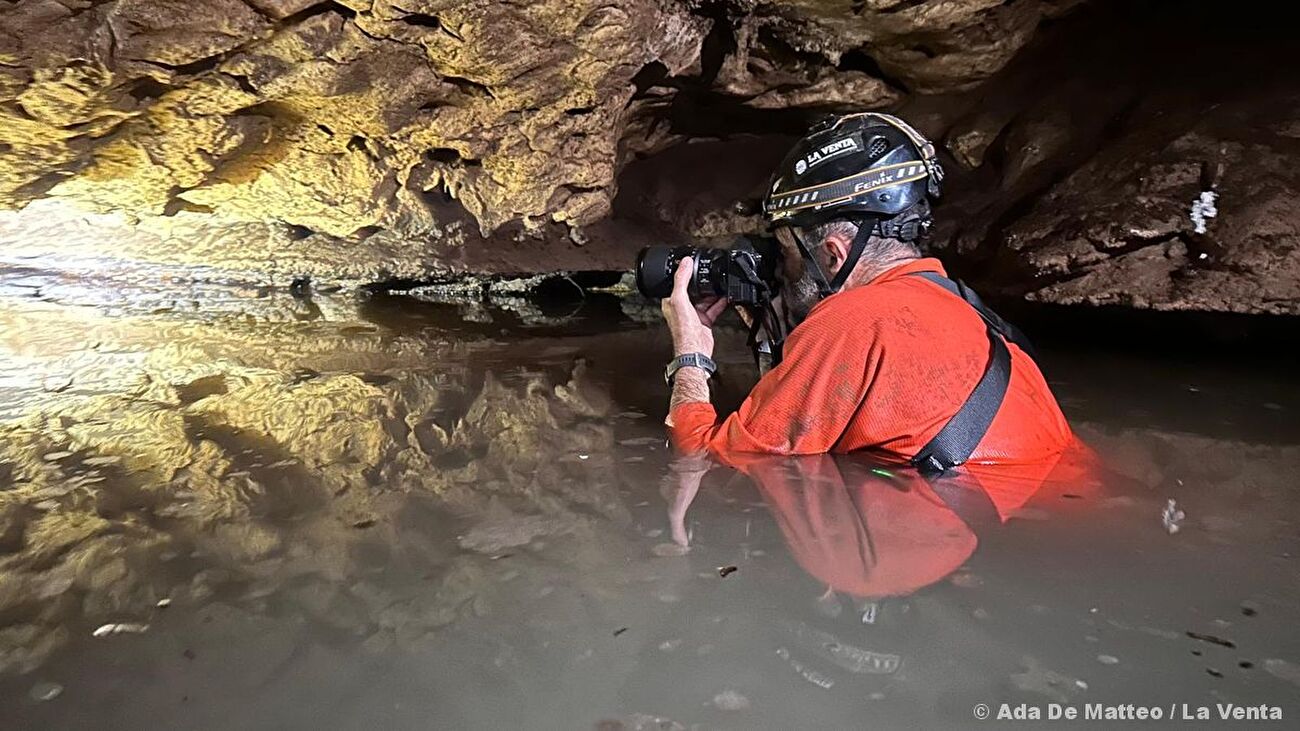 Qanaf Cave, Oman, La Venta