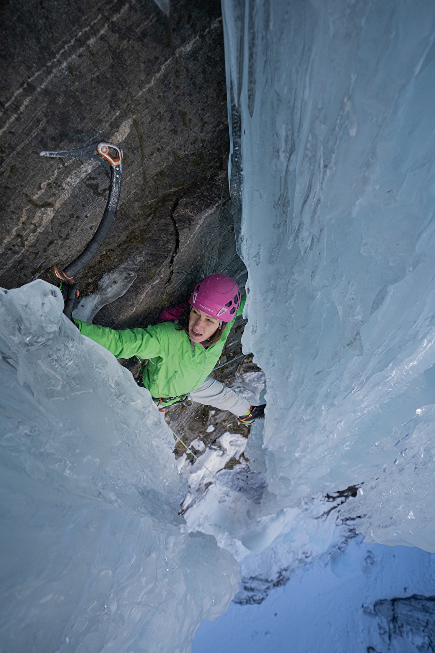 Norway ice climbing, Ines Papert