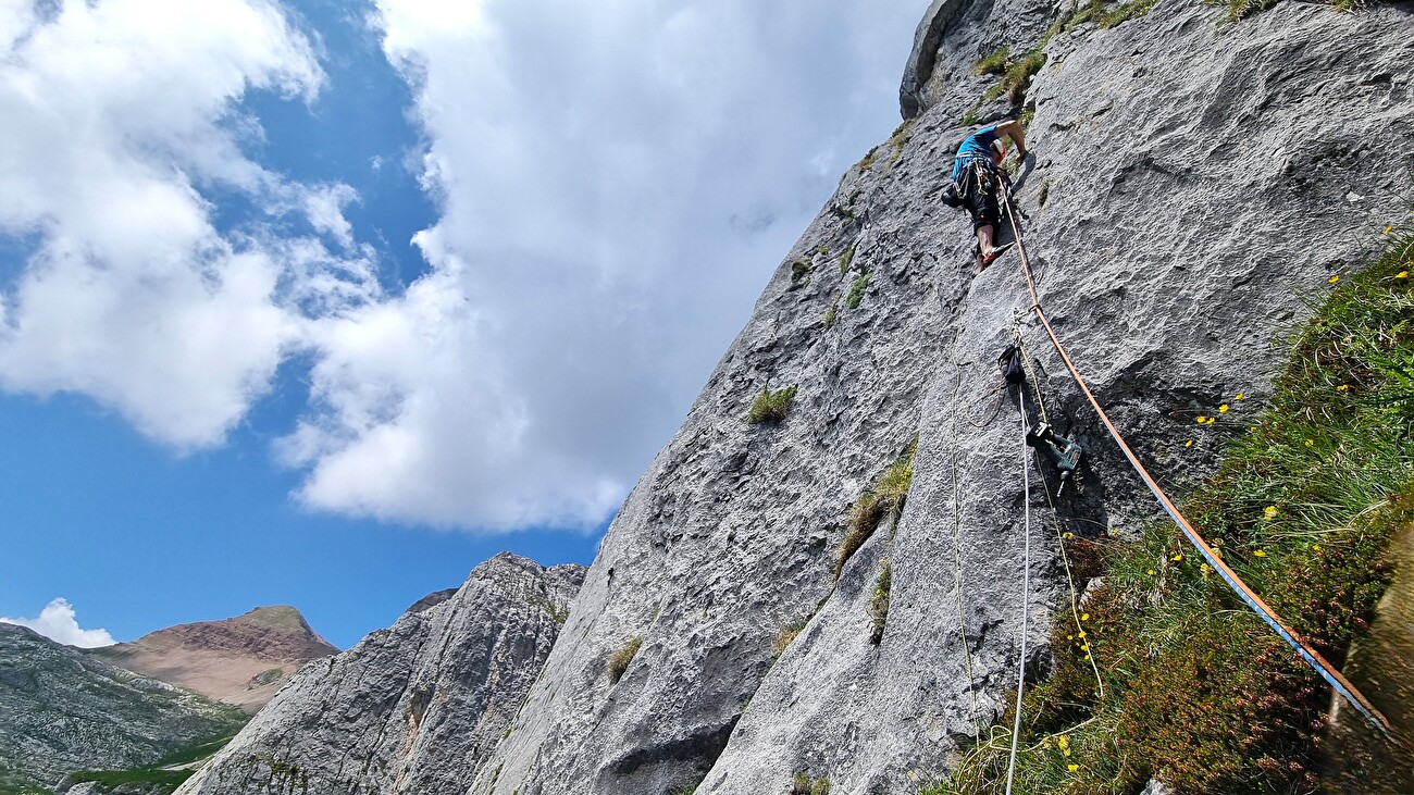 E la vita scorre! Cima Uomo, Dolomiti di Brenta, Luca Giupponi, Rolando Larcher