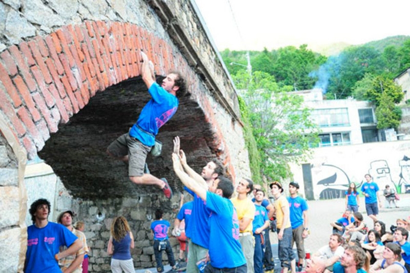 Omegna Street Boulder