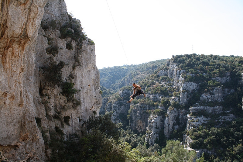 Antro dell'eco, Sicily