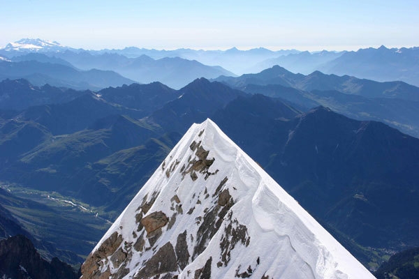 82 x 4000m peaks in the Alps in 60 days Franco Nicolini, Diego Giovannini