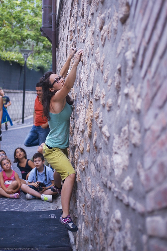 Street boulder Subiaco 2014