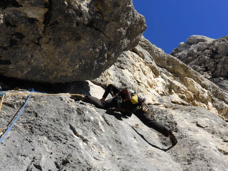 Guglia Torre di Lagunaz (P. San Lucano, Dolomiti) Via l'Uomo migliora il tempo