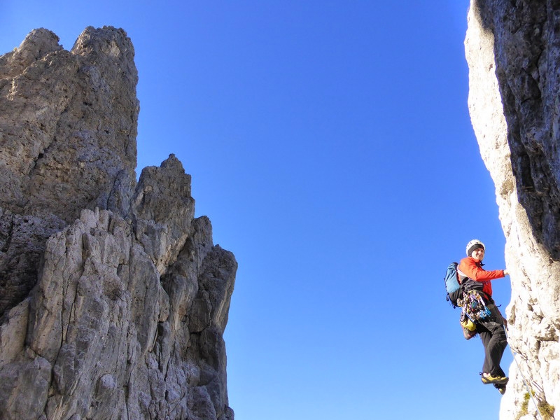 Guglia Torre di Lagunaz (P. San Lucano, Dolomiti) Via l'Uomo migliora il tempo