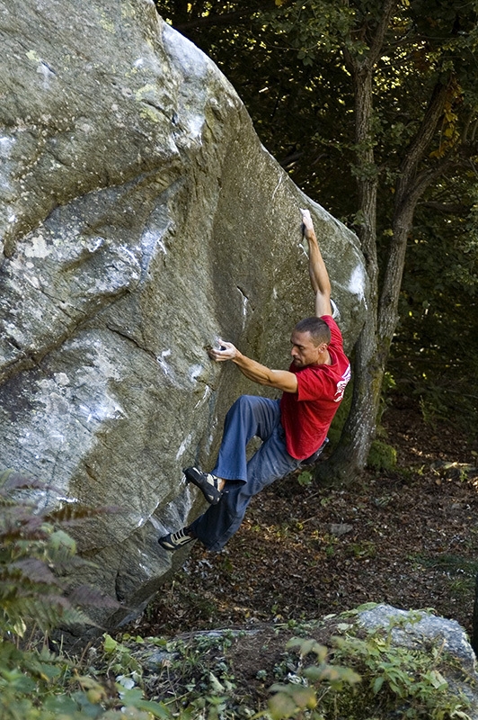 Valle Ellero boulder