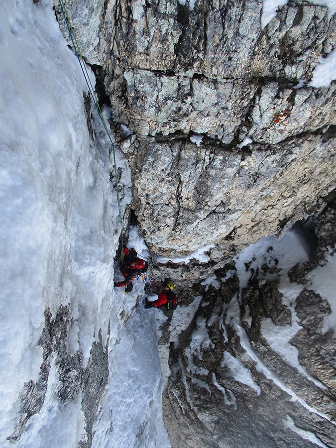 Alpinism: Costone, Velino-Sirente group, Central Apennines