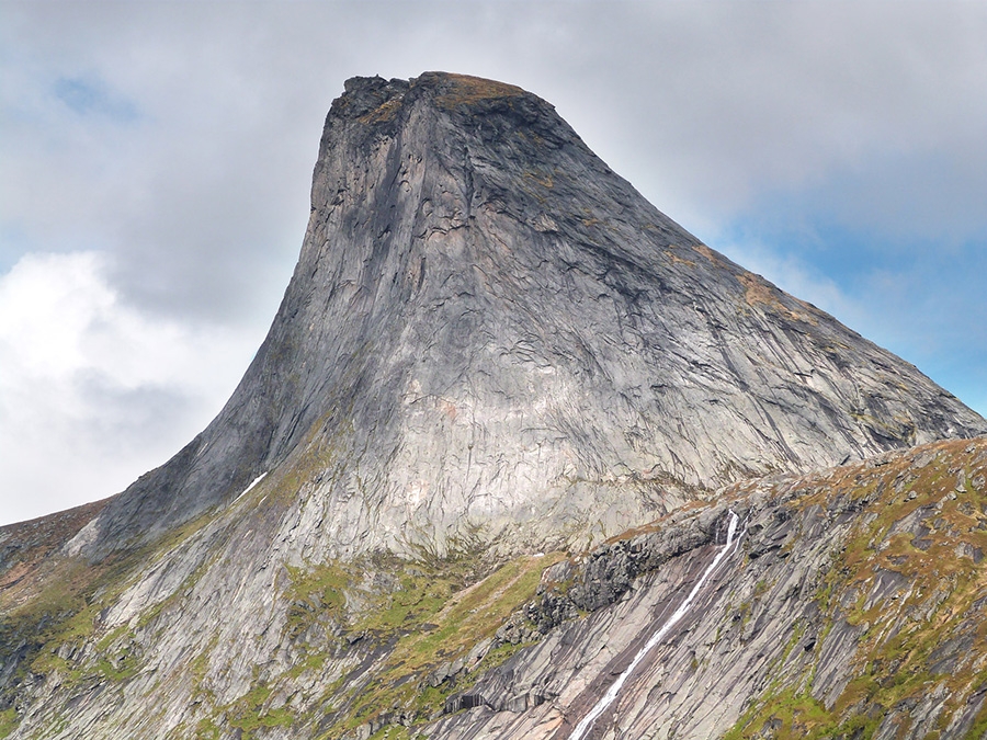 Helvetestinden Wall, Lofoten Islands, Norway, Guillermo Cuadrado, Gerber Cucurell, Jordi Esteve, Salvador Llorens 