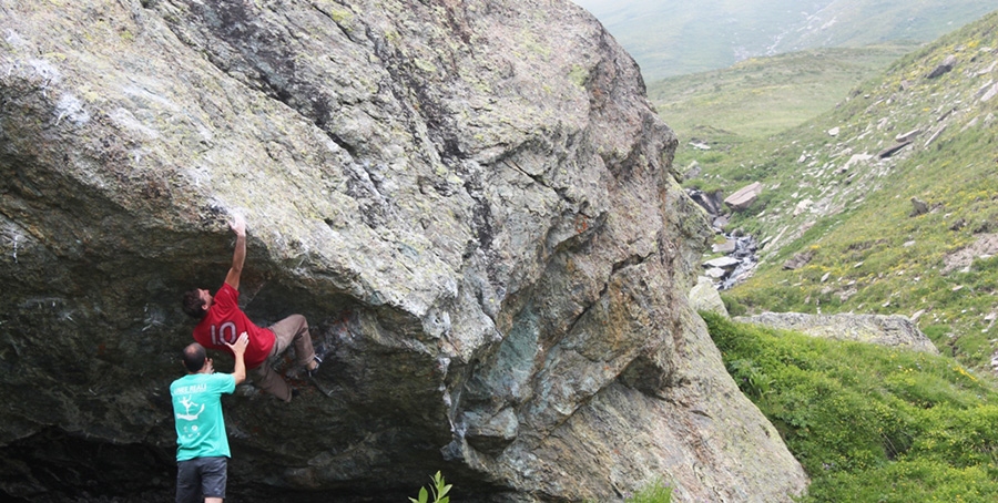 Chianale bouldering, Valle Varaita, Piedmont, Italy, Claudia Colonia, Alessandro Penna