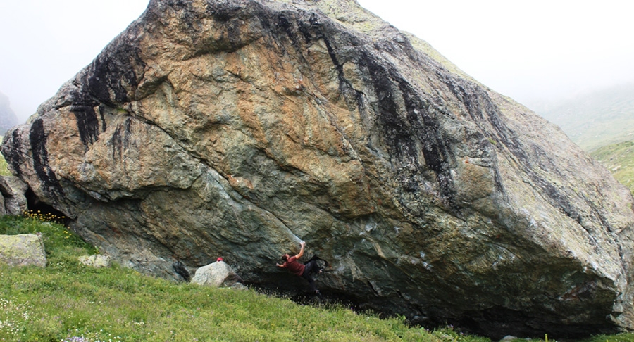 Chianale bouldering, Valle Varaita, Piedmont, Italy, Claudia Colonia, Alessandro Penna