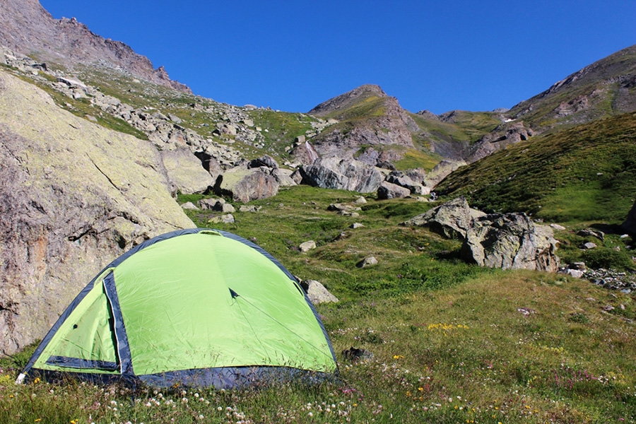 Chianale bouldering, Valle Varaita, Piedmont, Italy, Claudia Colonia, Alessandro Penna