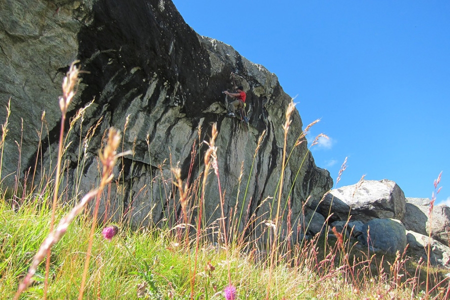 Chianale bouldering, Valle Varaita, Piedmont, Italy, Claudia Colonia, Alessandro Penna