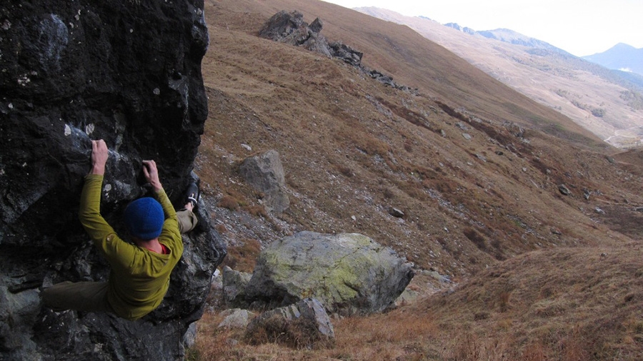 Chianale bouldering, Valle Varaita, Piedmont, Italy, Claudia Colonia, Alessandro Penna