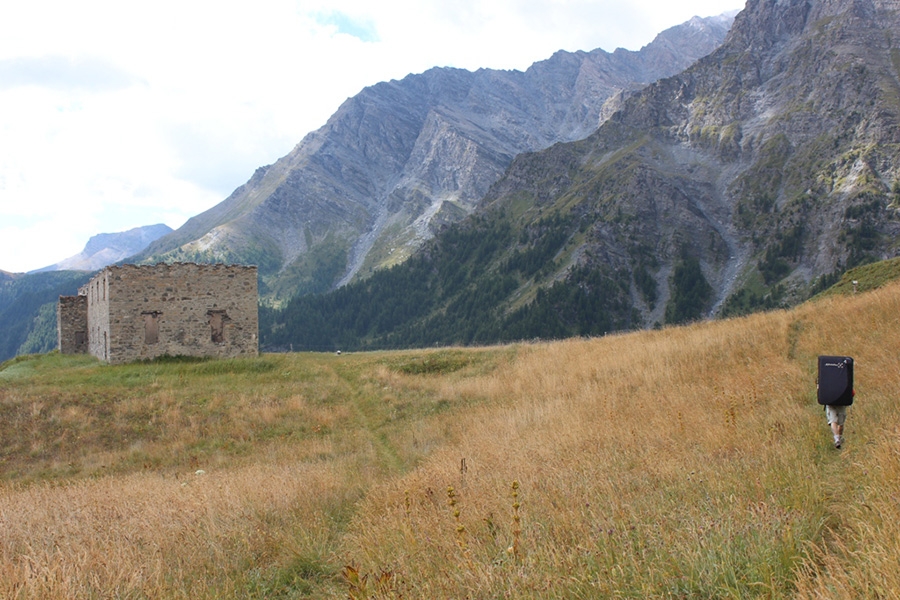 Chianale boulder, Valle Varaita, Piemonte, Claudia Colonia, Alessandro Penna