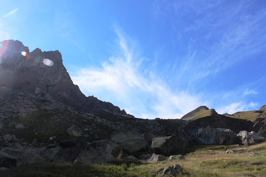 Chianale bouldering, Valle Varaita, Piedmont, Italy, Claudia Colonia, Alessandro Penna