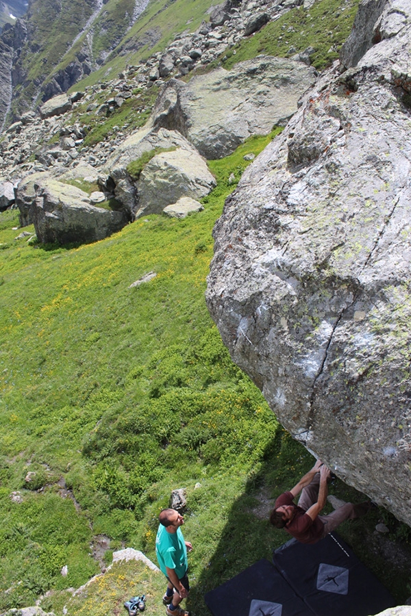 Chianale bouldering, Valle Varaita, Piedmont, Italy, Claudia Colonia, Alessandro Penna