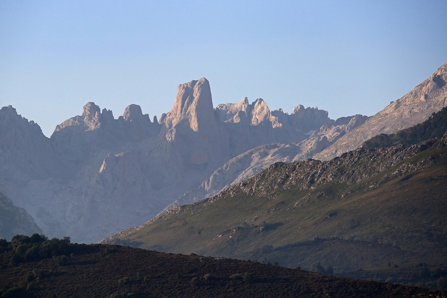 Naranjo de Bulnes, Picu Urriellu, Picos de Europa, Eneko Pou, Iker Pou, Neus Colom