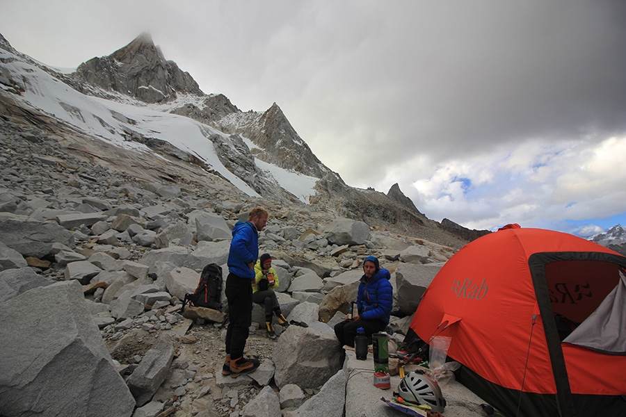 Sichuan, Cina, alpinismo, Tito Arosio, Peter Linney, James Monypenny, Tom Nichols, Robert Partridge, Heather Swift, Luca Vallata