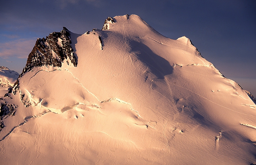 Ski touring, steep skiing, 4000m peaks in the Alps