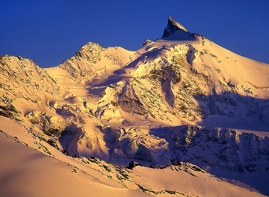 Ski touring, steep skiing, 4000m peaks in the Alps