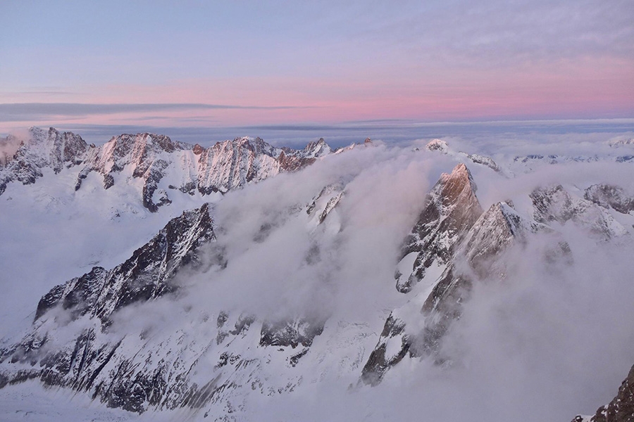 Grandes Jorasses, No siesta, Bonatti - Vaucher, Monte Bianco, Luka Lindič, Ines Papert 