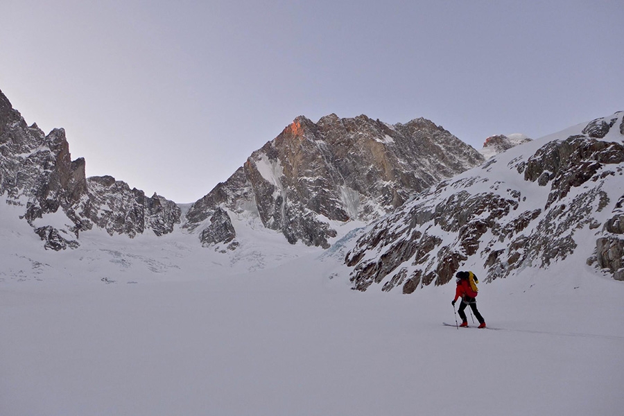 Grandes Jorasses, No siesta, Bonatti - Vaucher, Monte Bianco, Luka Lindič, Ines Papert 