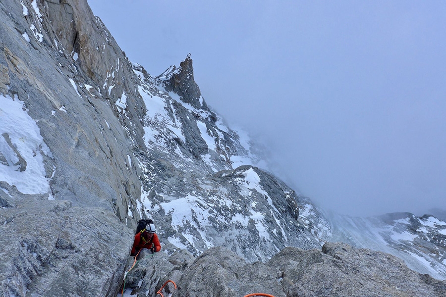 Grandes Jorasses, No siesta, Bonatti - Vaucher, Monte Bianco, Luka Lindič, Ines Papert 