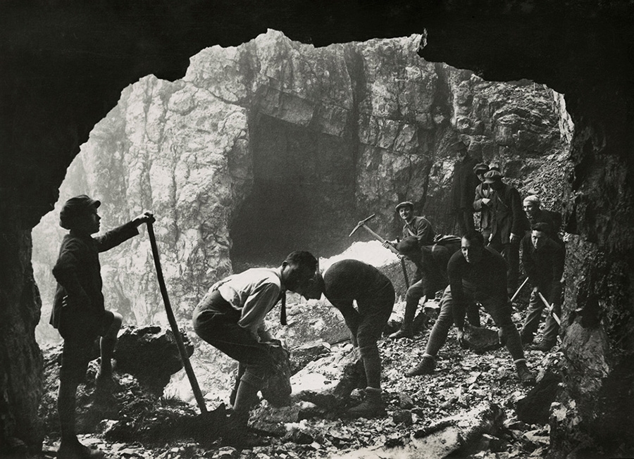La Strada delle 52 Gallerie del Pasubio, Schio