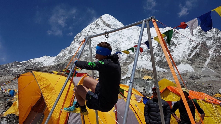 Ueli Steck, Everest - Lhotse traverse