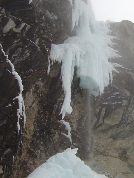 When icefalls crack
