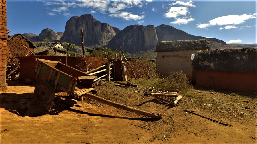 Tsaranoro, Madagascar, Matteo de Zaiacomo, Dimitri Anghileri, Marco Maggioni