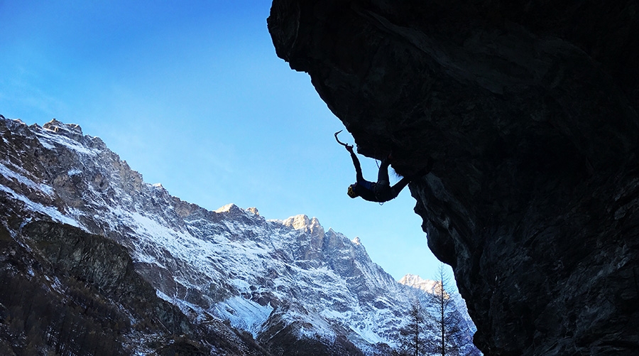 Drytooling Perrères, Valtournenche