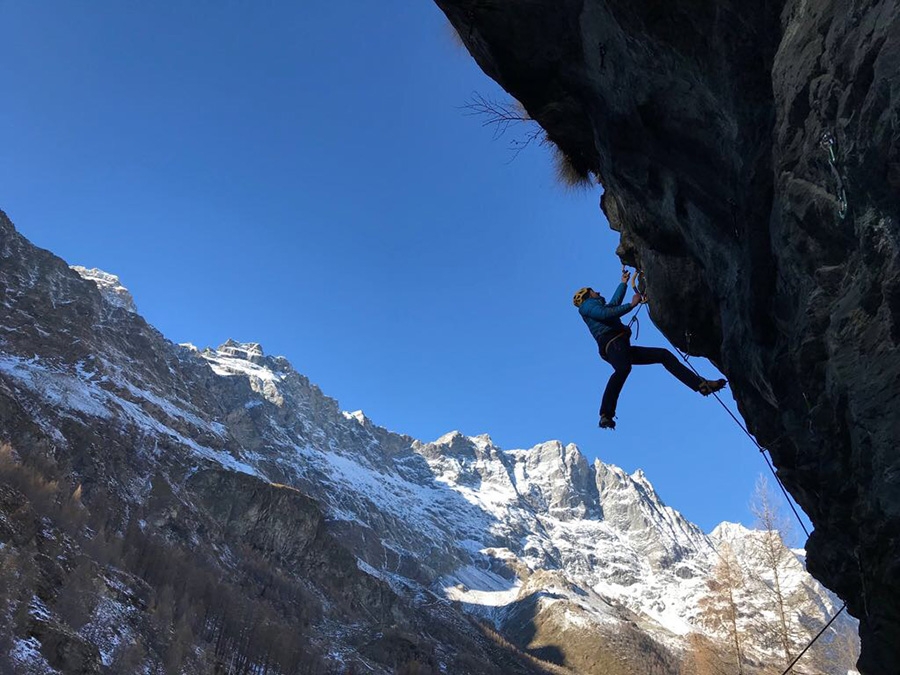 Drytooling Perrères, Valtournenche