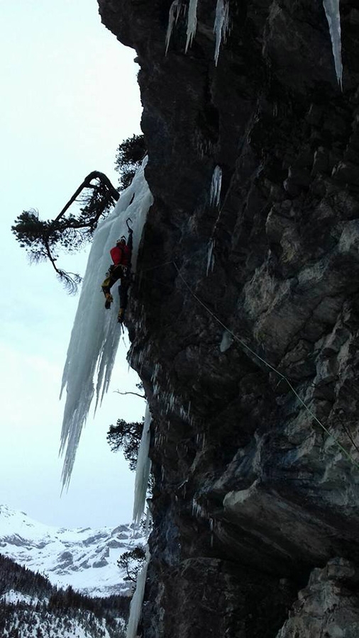 Kandersteg Svizzera cascate di ghiaccio, Simon Chatalan, Jeff Mercier, Ron Koller