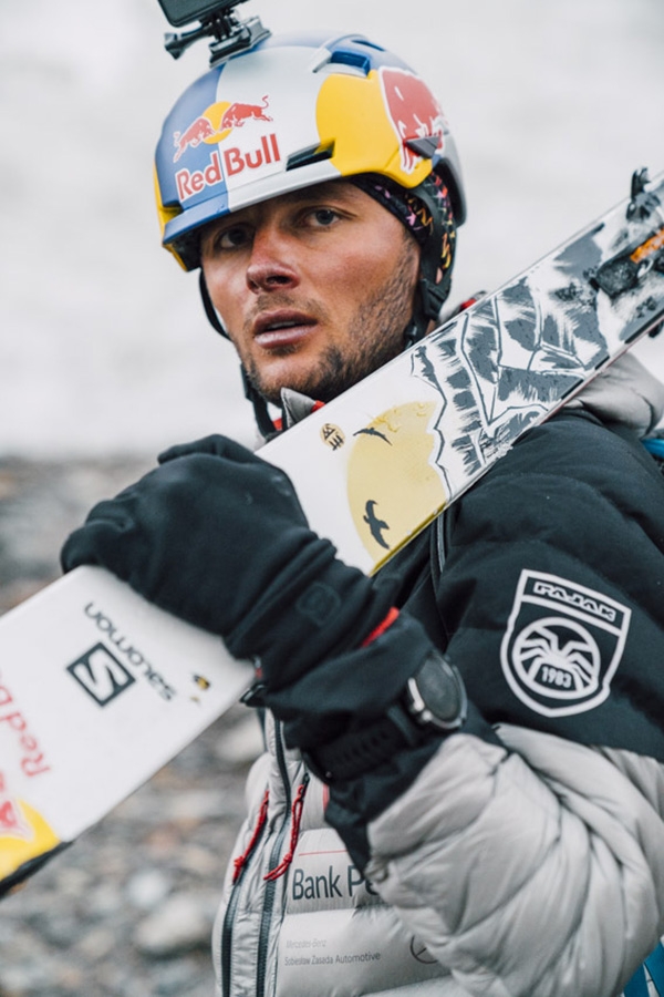 K2 Andrzej Bargiel, first ski descent