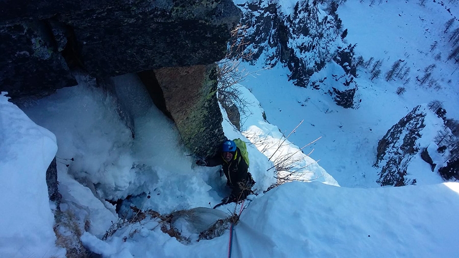 Ice climbing Cogne Valnontey