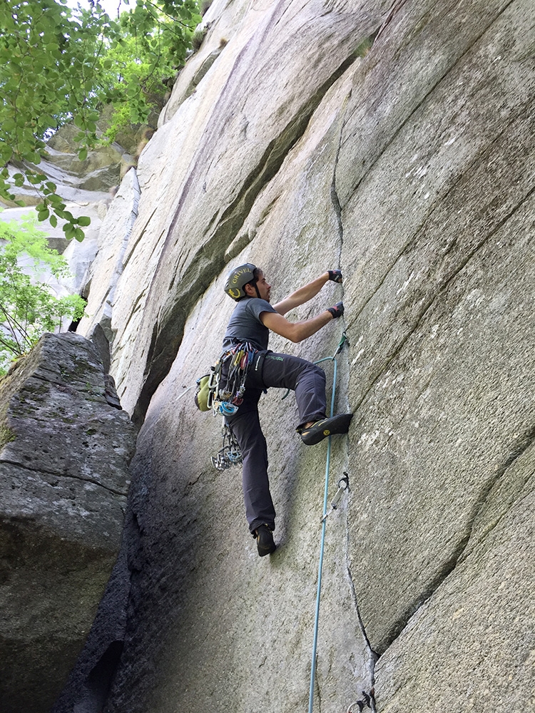 Falesia Cadarese, arrampicata in fessura