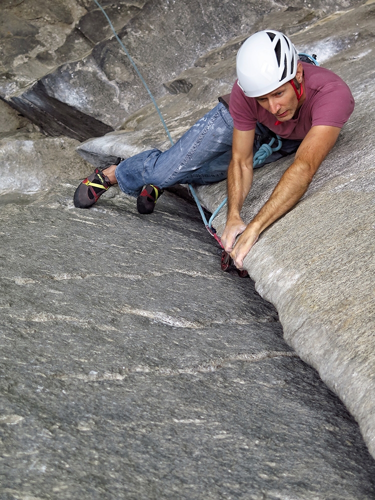 Falesia Cadarese, arrampicata in fessura