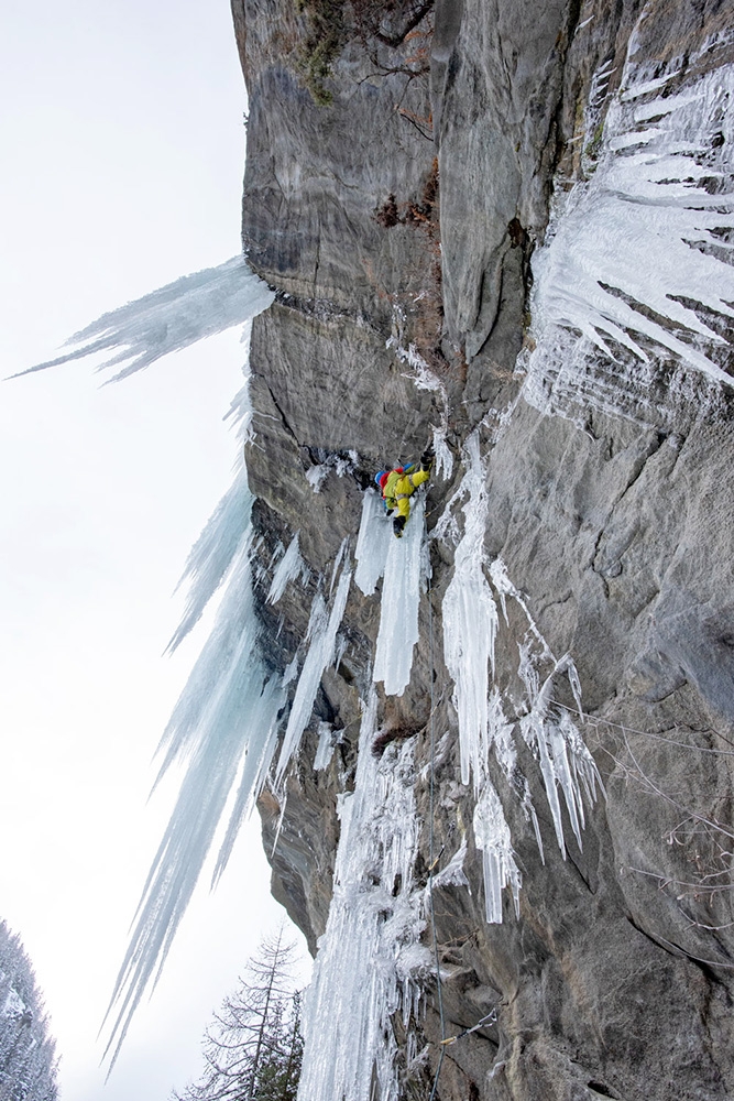 Falesia della Centrale, dry tooling in Valgrisenche, Valle d'Aosta