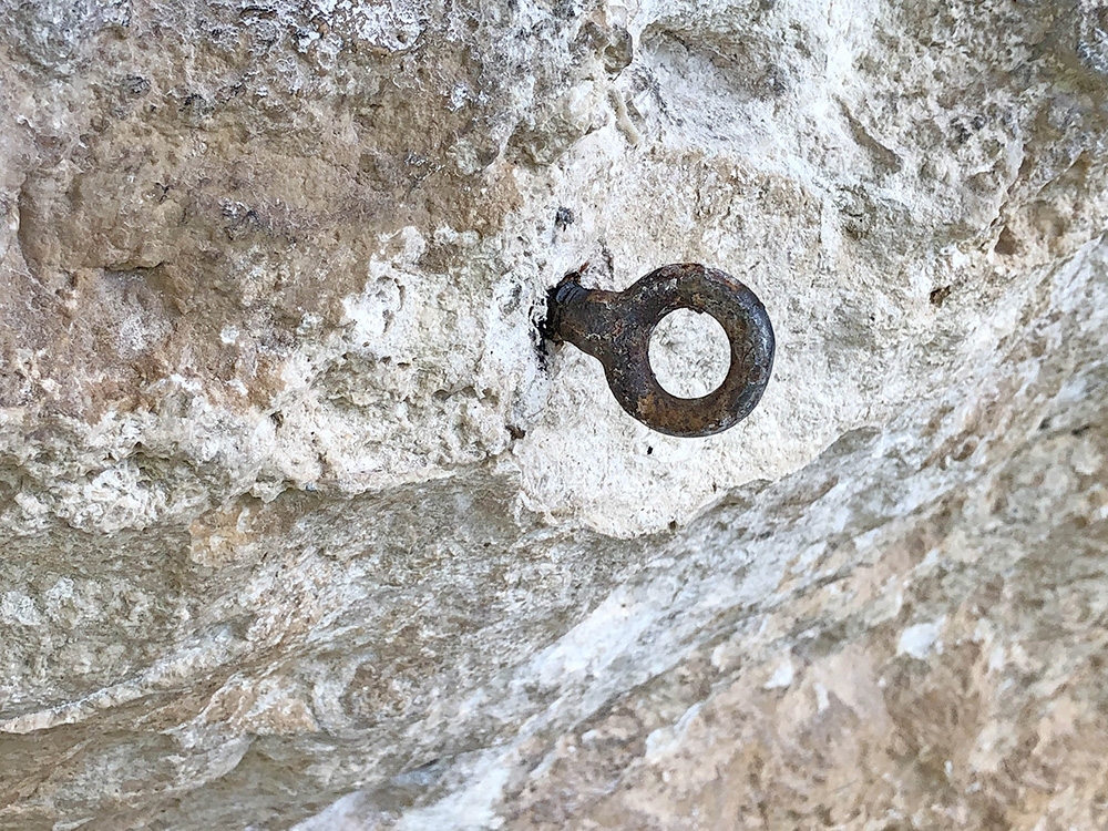 Isili, Sardegna, Corvo Solitario