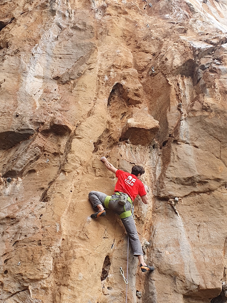 Traumi acuti del ginocchio in arrampicata sportiva e boulder, Reload Climb