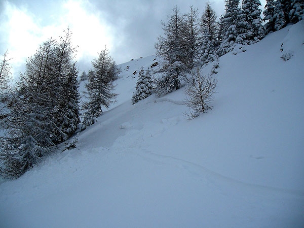 Avalanche prevention when snow shoe walking
