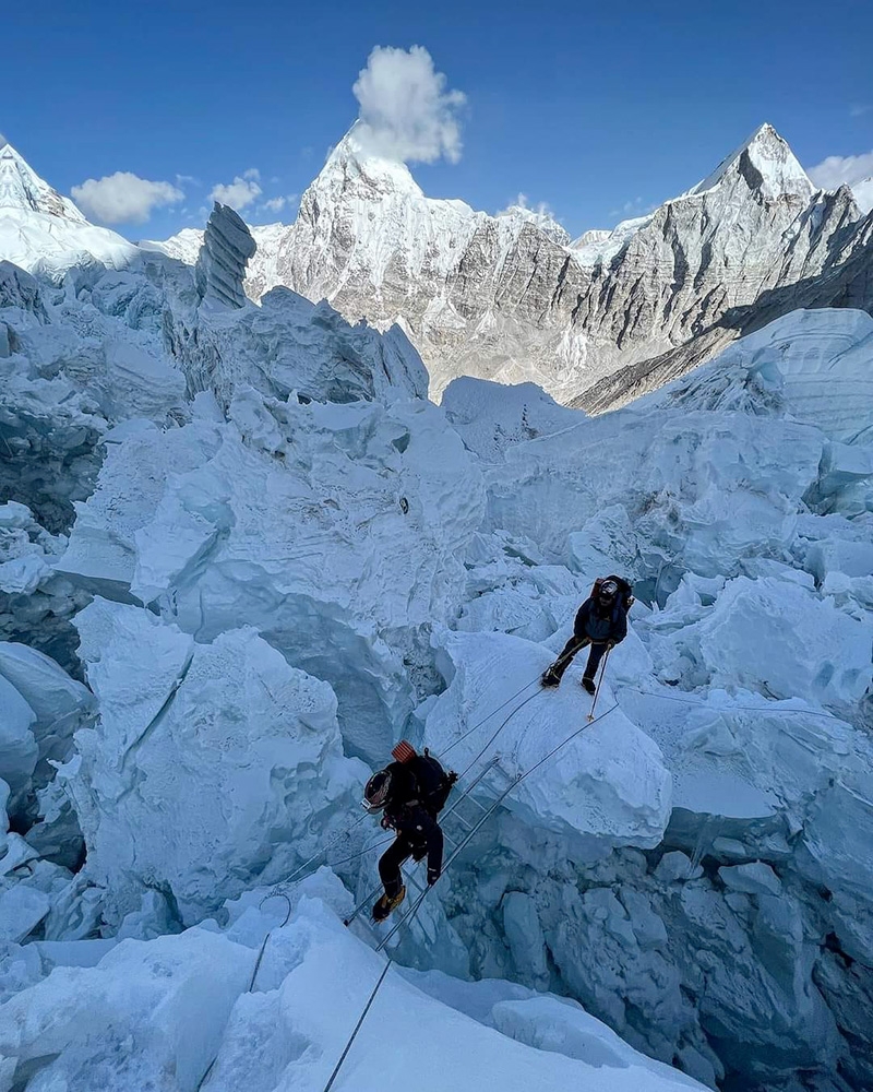 Everest, Andrea Lanfri, Luca Montanari