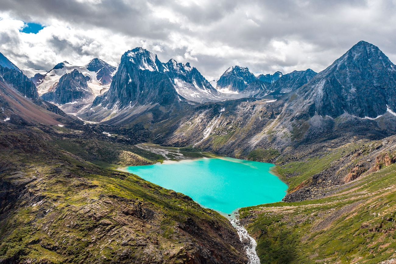 Vampire Spires, Canada, Sebastian Pelletti, Michael Pedreros, Hernan Rodriguez Salas, Pato Diaz