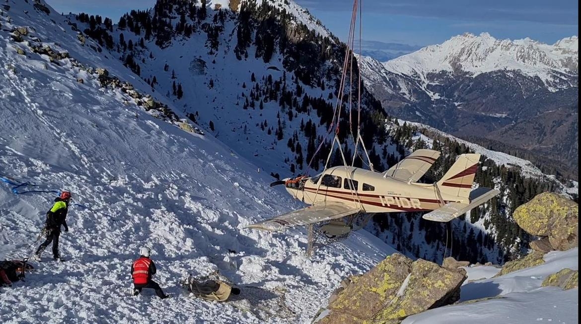 Plane lands on Lagorai