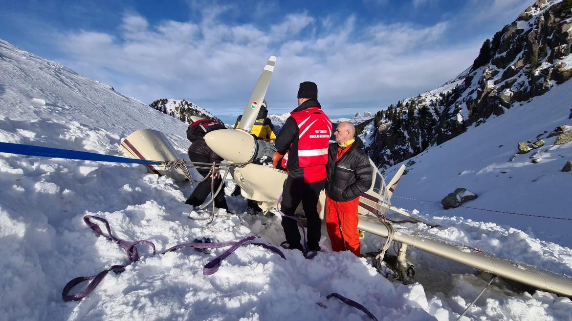 Plane lands on Lagorai